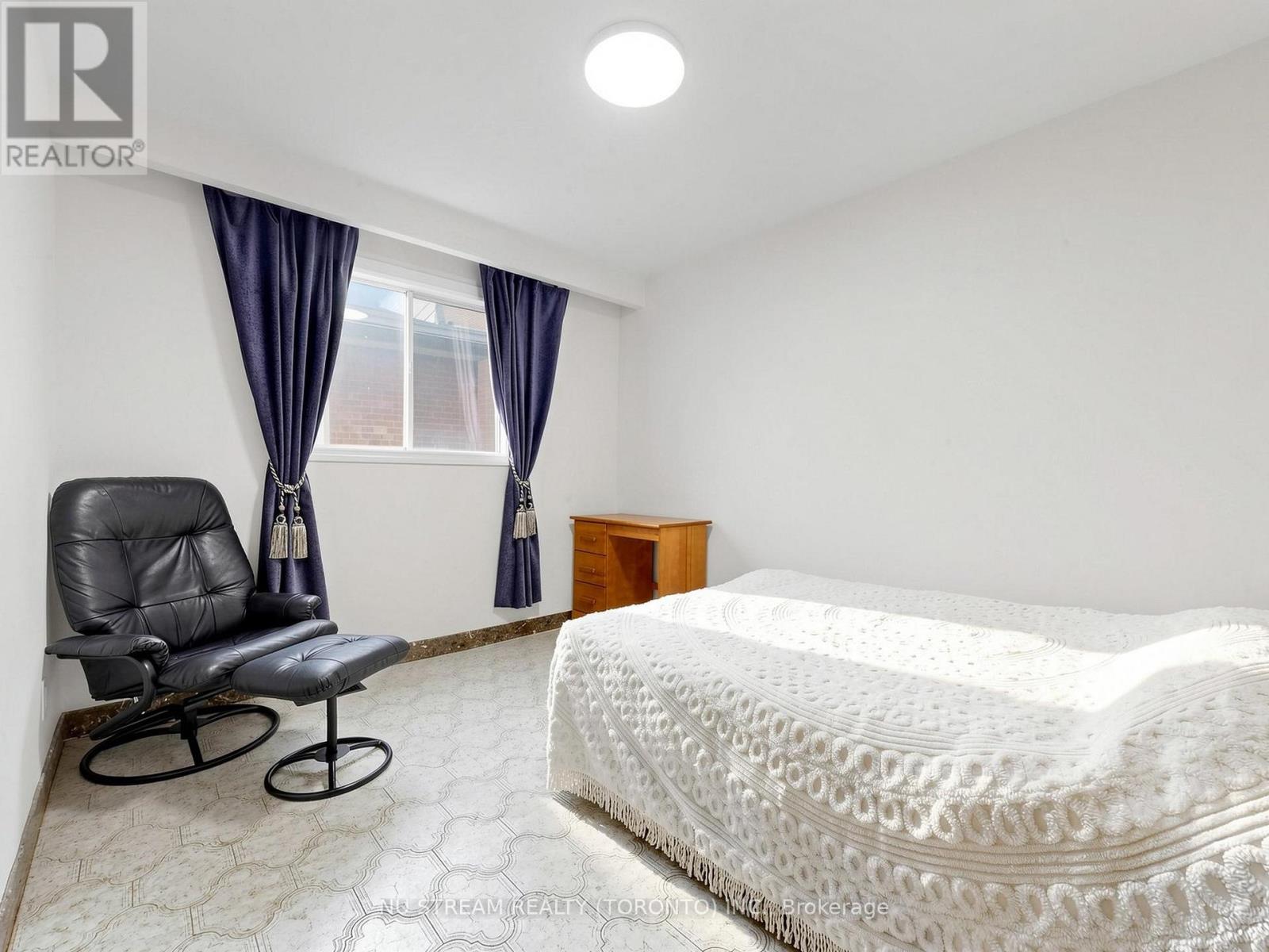 117 Ambercroft Boulevard N, Toronto, Ontario  M1W 3K8 - Photo 18 - E13666554