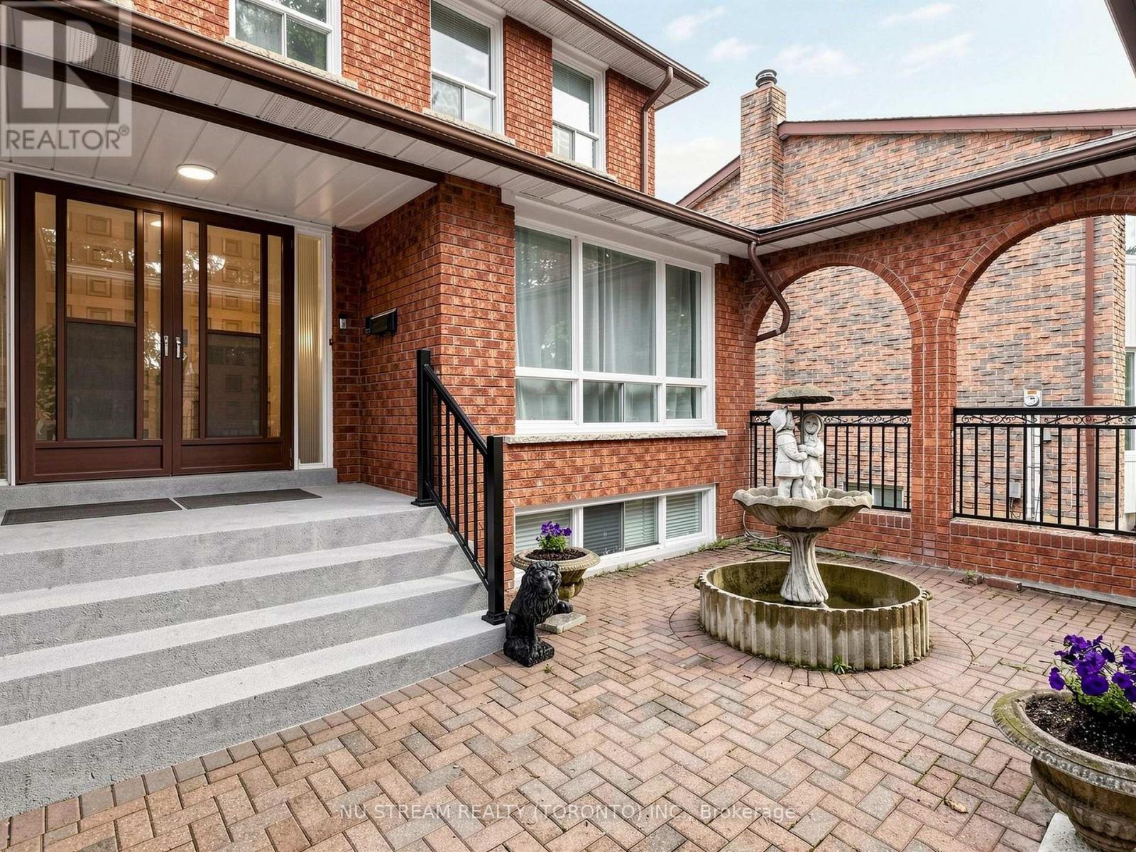 117 Ambercroft Boulevard N, Toronto, Ontario  M1W 3K8 - Photo 2 - E13666554