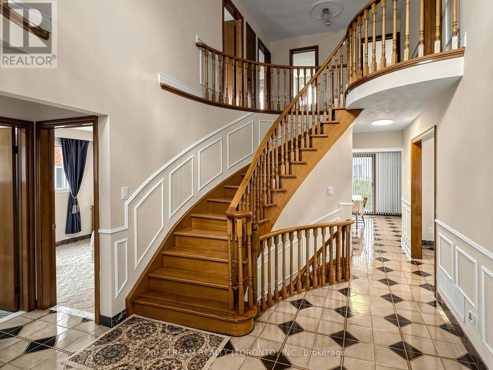 117 Ambercroft Boulevard N, Toronto, Ontario  M1W 3K8 - Photo 20 - E13666554