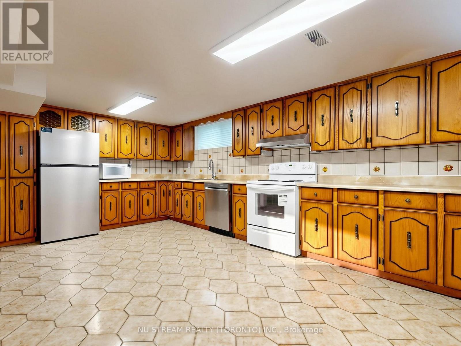 117 Ambercroft Boulevard N, Toronto, Ontario  M1W 3K8 - Photo 35 - E13666554