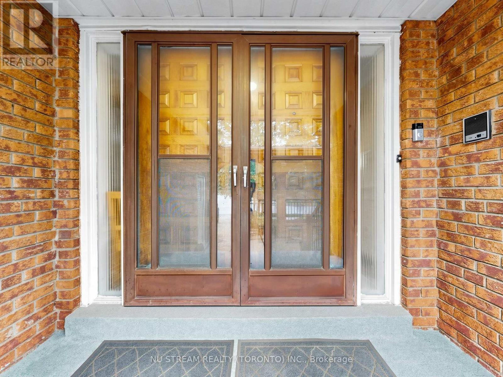 117 Ambercroft Boulevard N, Toronto, Ontario  M1W 3K8 - Photo 4 - E13666554