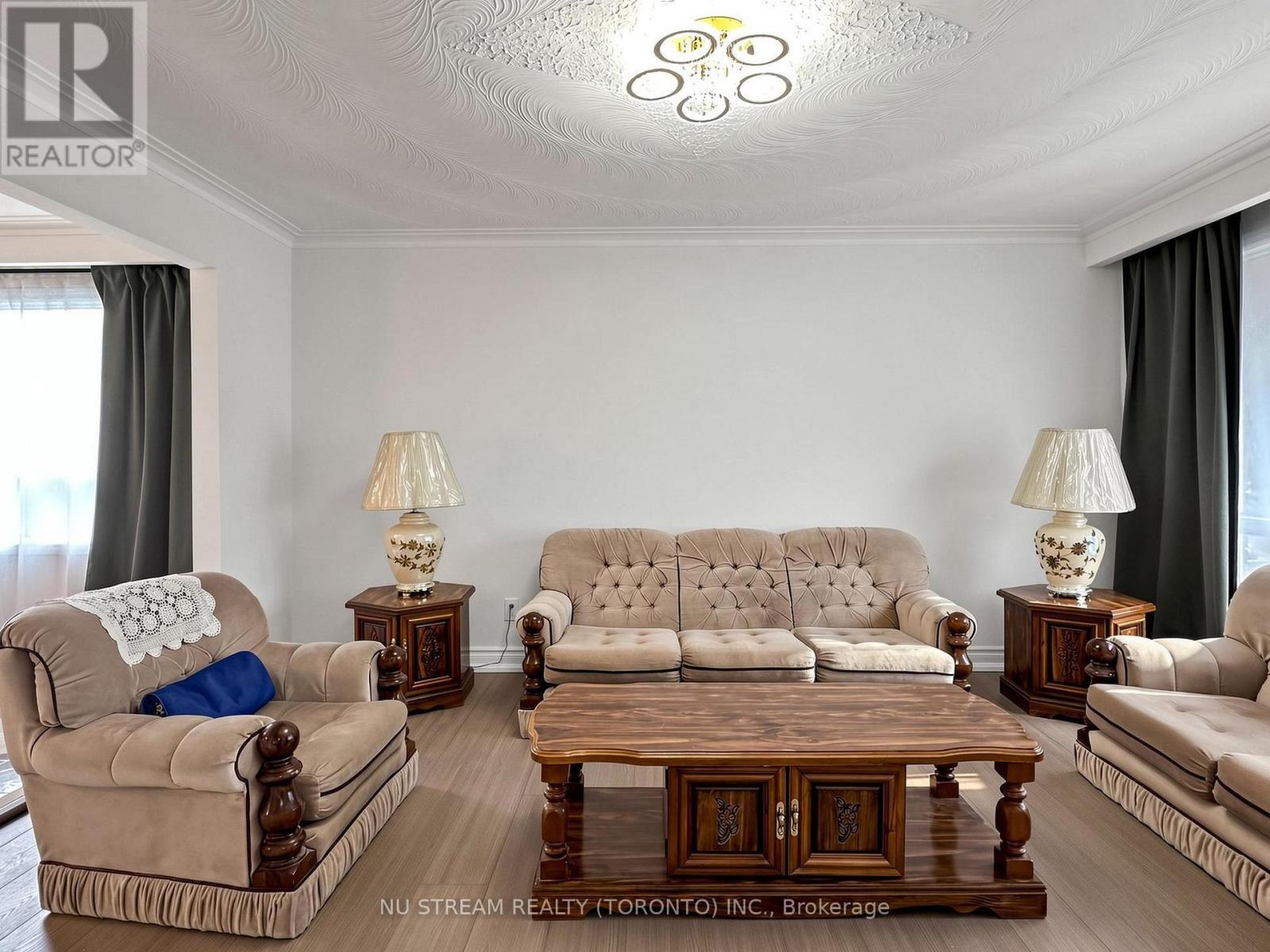 117 Ambercroft Boulevard N, Toronto, Ontario  M1W 3K8 - Photo 6 - E13666554