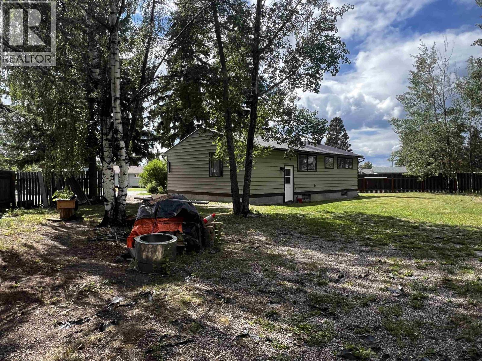 74 Ootsa Place, Fraser Lake, British Columbia  V0J 1S0 - Photo 2 - R3154640