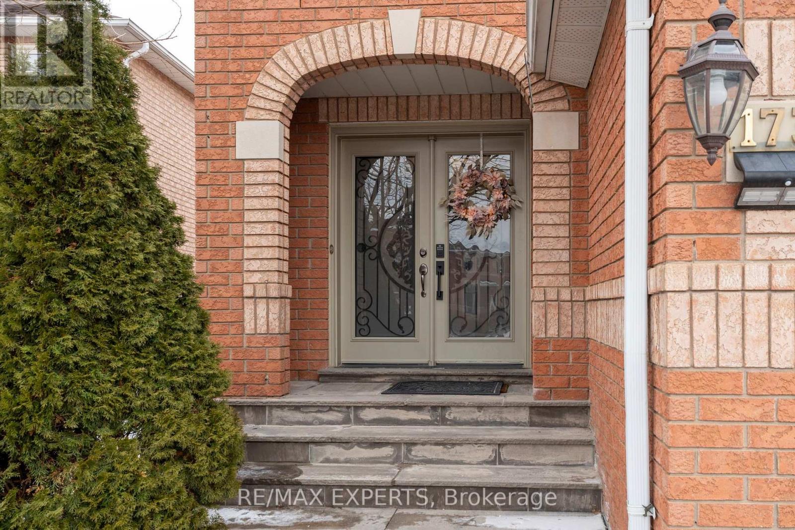 173 Rosanna Crescent, Vaughan, Ontario L6A 2T4 - Photo 3 - N13666342