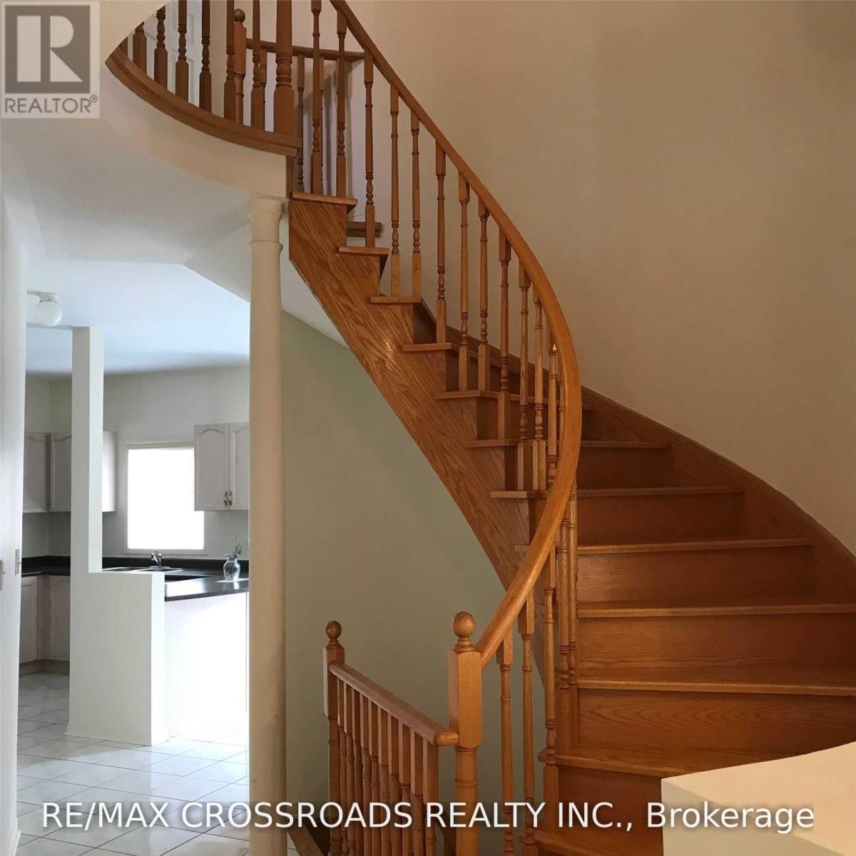 127 Orchard Hill Boulevard, Markham, Ontario L6C 2W9 - Photo 4 - N13666464