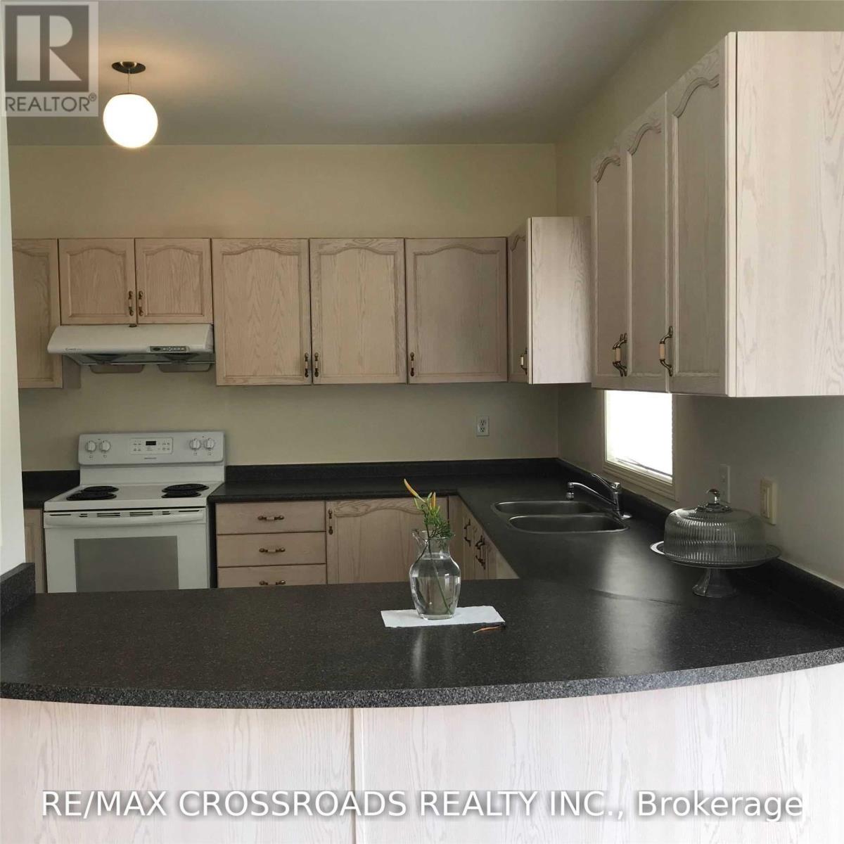 127 Orchard Hill Boulevard, Markham, Ontario L6C 2W9 - Photo 6 - N13666464