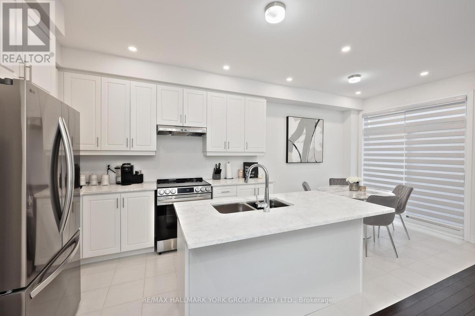 145 Fenchurch Manor, Barrie (Painswick South), Ontario  L9J 0X1 - Photo 10 - S13666472