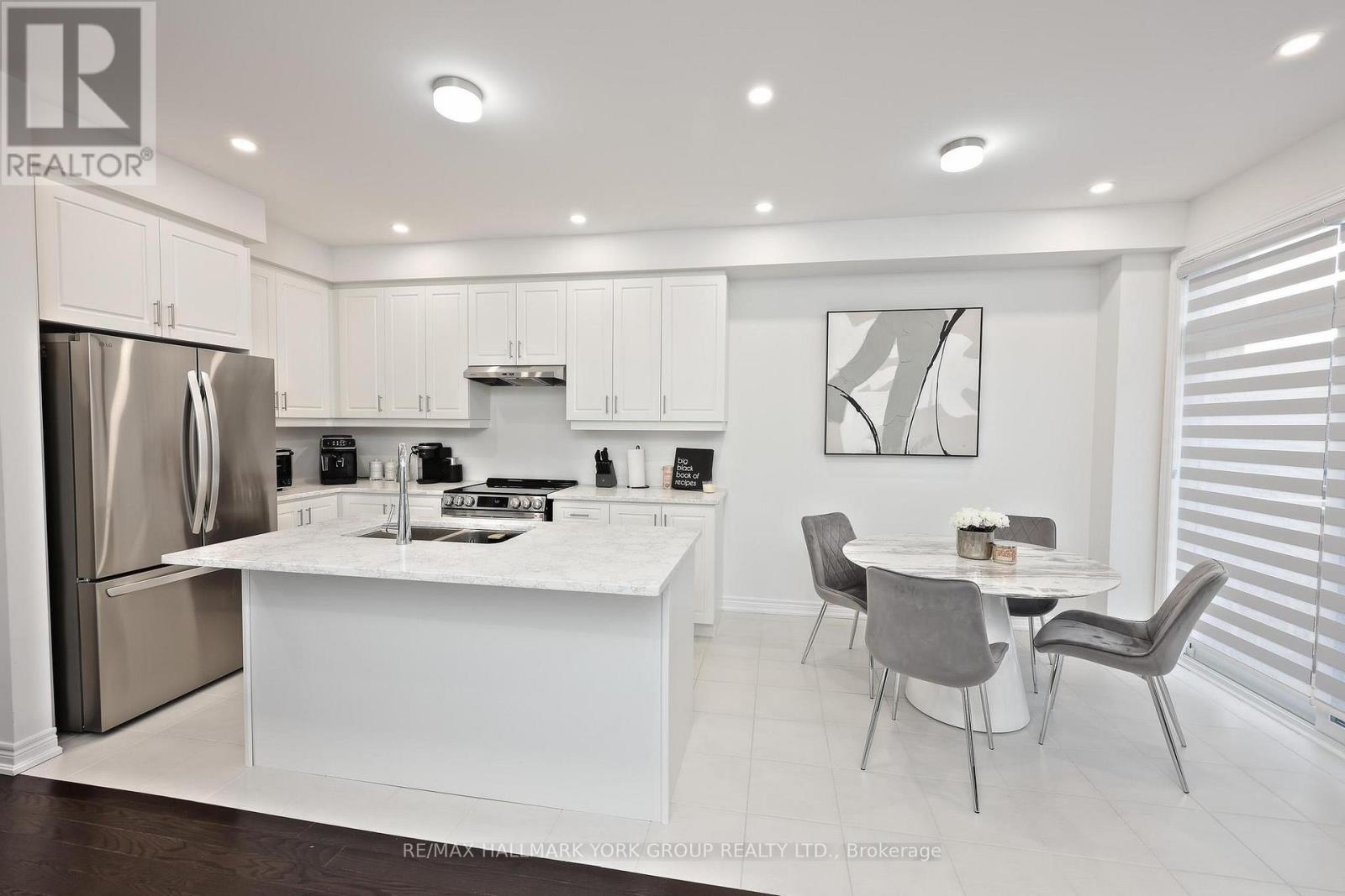145 Fenchurch Manor, Barrie (Painswick South), Ontario  L9J 0X1 - Photo 11 - S13666472