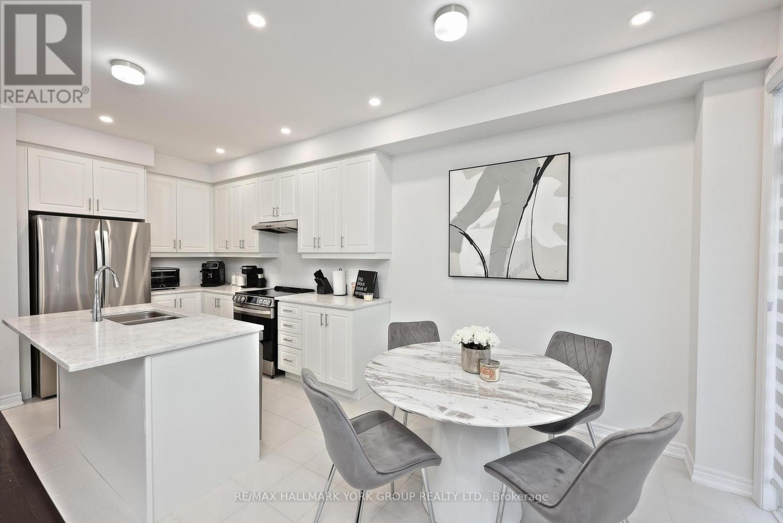 145 Fenchurch Manor, Barrie (Painswick South), Ontario  L9J 0X1 - Photo 13 - S13666472