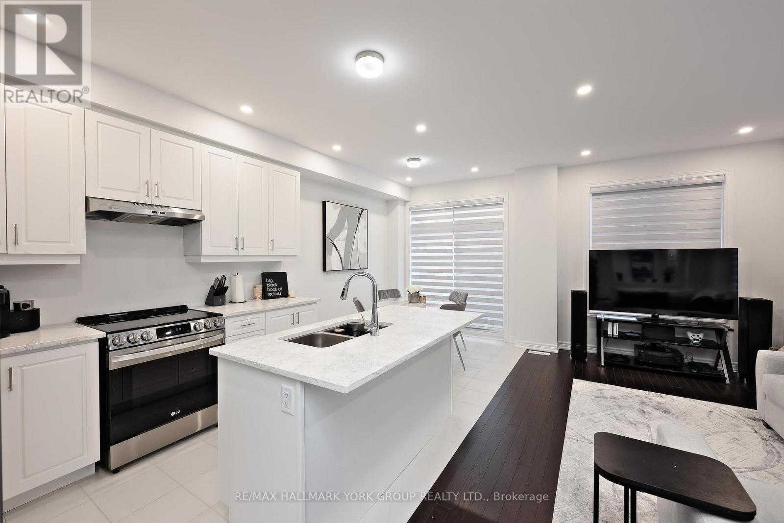 145 Fenchurch Manor, Barrie (Painswick South), Ontario  L9J 0X1 - Photo 9 - S13666472