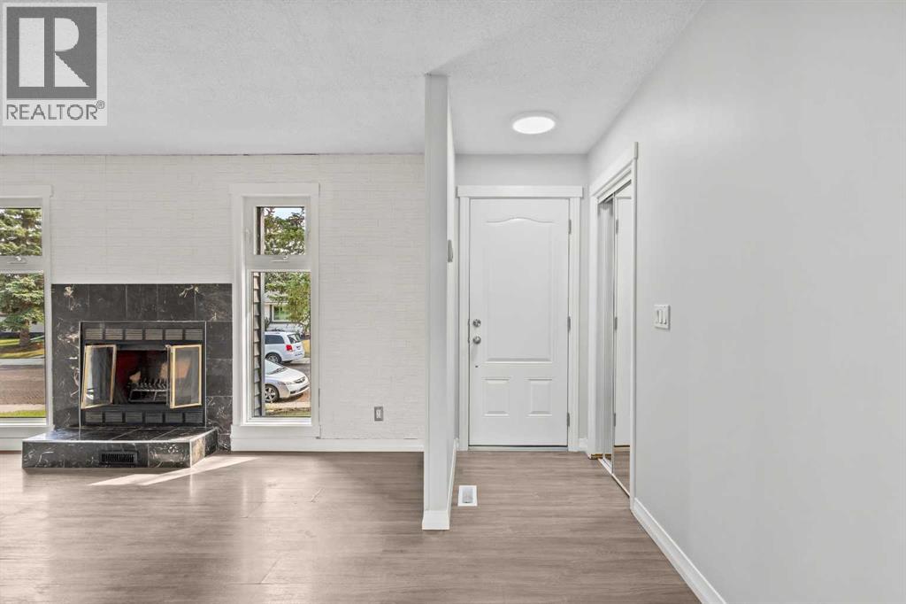 875 Pinecliff Drive Ne, Calgary, Alberta  T1Y 3Y3 - Photo 4 - A2335715