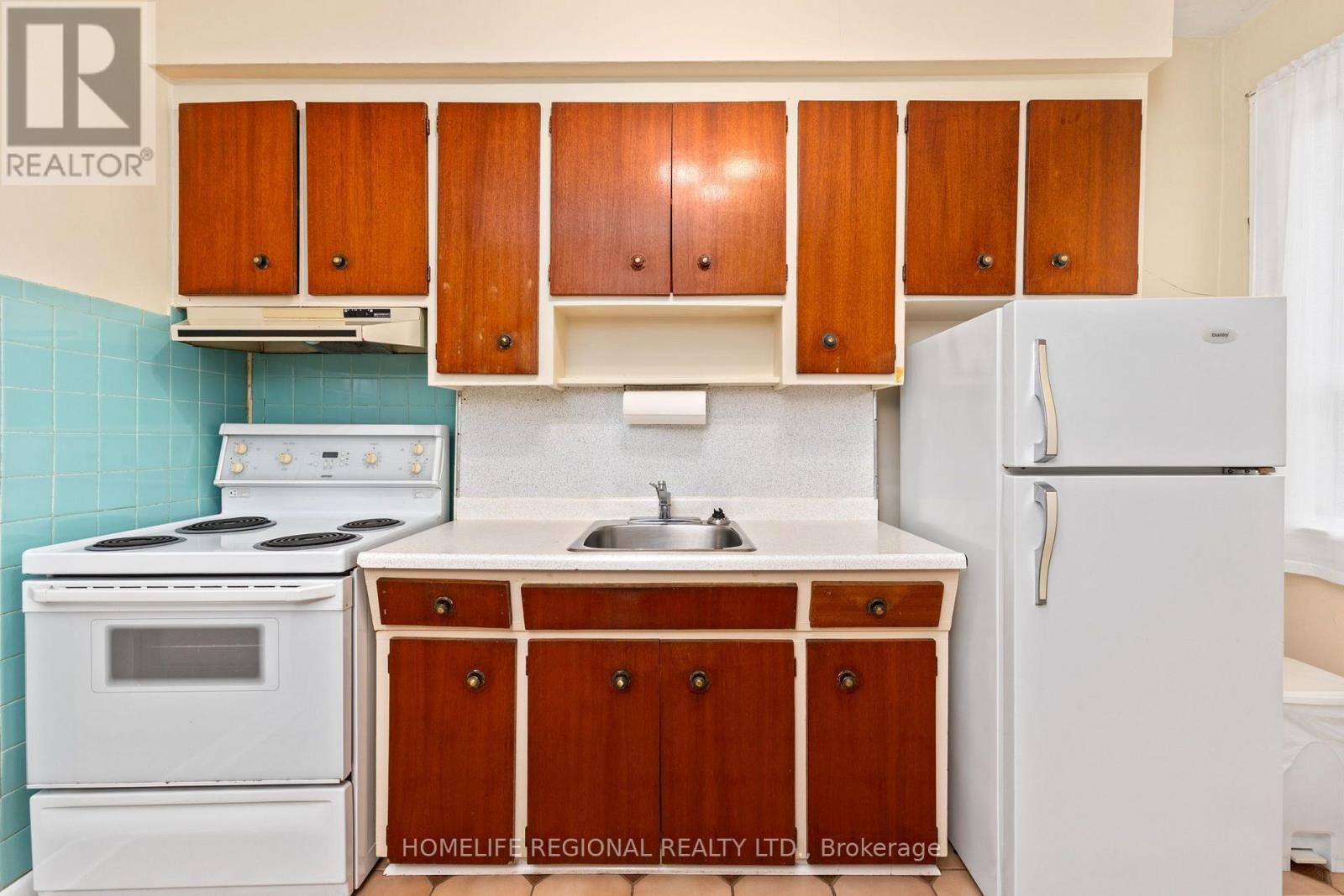 355 Delaware Avenue, Toronto, Ontario  M6H 2T7 - Photo 10 - W13666338