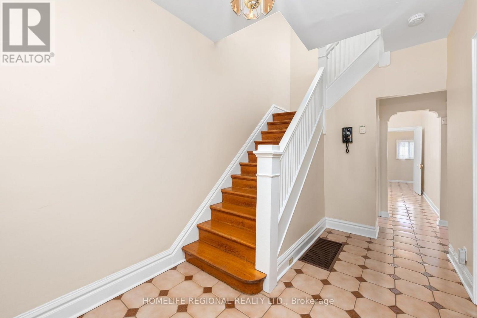 355 Delaware Avenue, Toronto, Ontario  M6H 2T7 - Photo 12 - W13666338