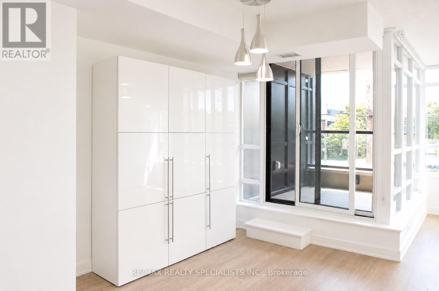 207 - 11 SUPERIOR AVENUE, Toronto, Ontario