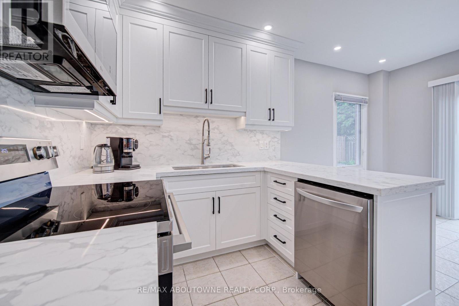 426 Parklane Road, Oakville, Ontario  L6H 4J5 - Photo 10 - W13666400