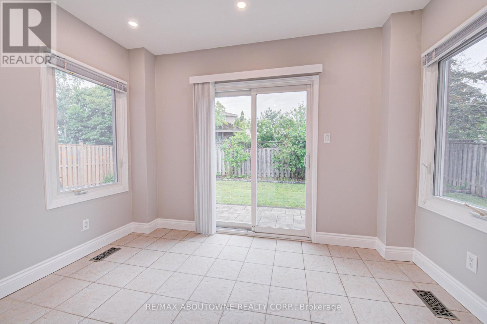 426 Parklane Road, Oakville, Ontario  L6H 4J5 - Photo 14 - W13666400
