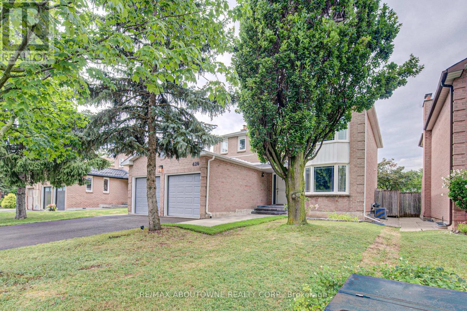 426 Parklane Road, Oakville, Ontario  L6H 4J5 - Photo 2 - W13666400