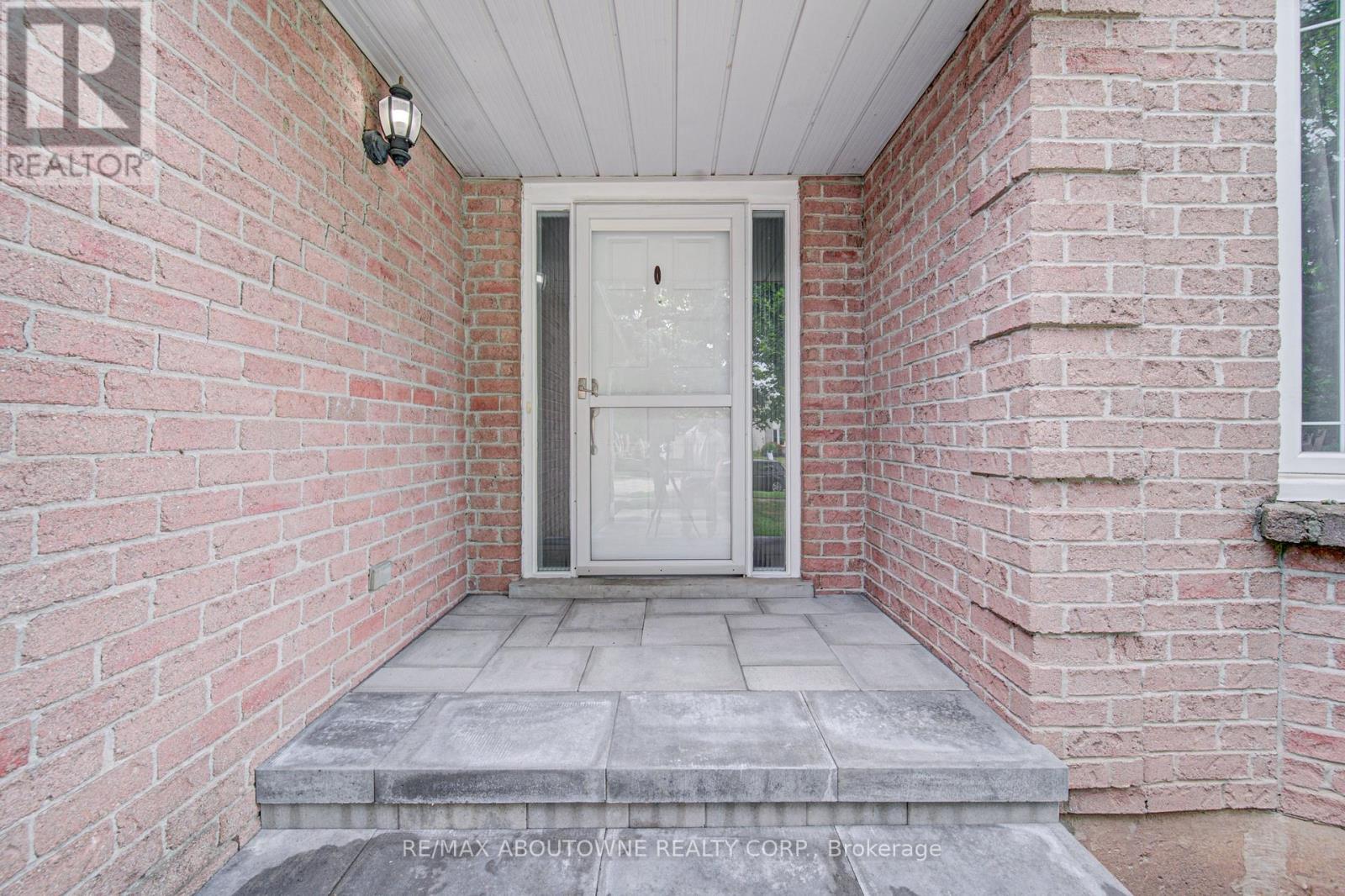 426 Parklane Road, Oakville, Ontario  L6H 4J5 - Photo 4 - W13666400