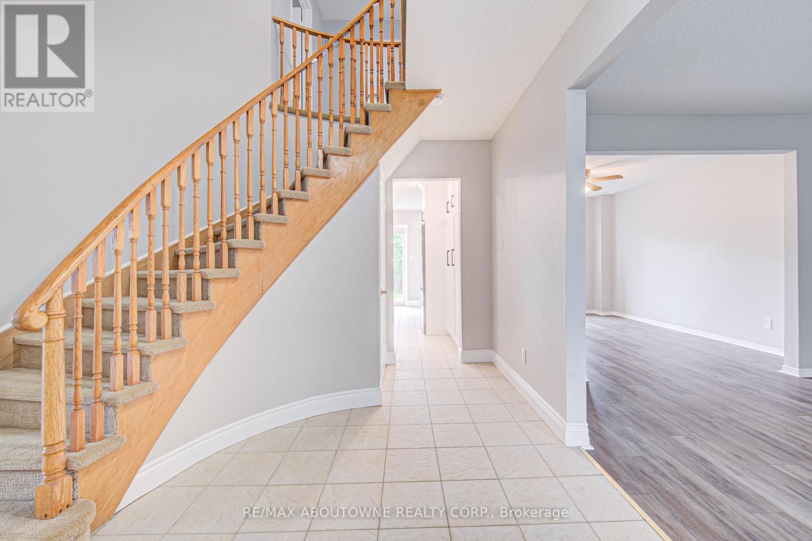 426 Parklane Road, Oakville, Ontario  L6H 4J5 - Photo 6 - W13666400