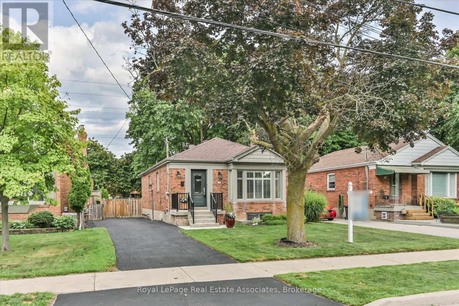 41 ASHBOURNE DRIVE, Toronto, Ontario