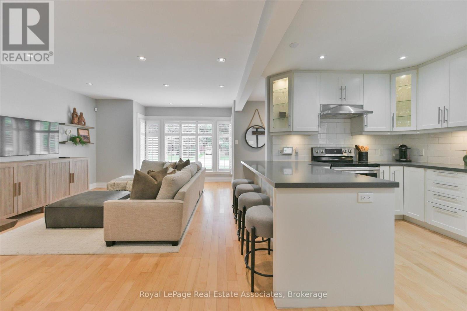 41 Ashbourne Drive, Toronto, Ontario  M9B 4H3 - Photo 12 - W13666496