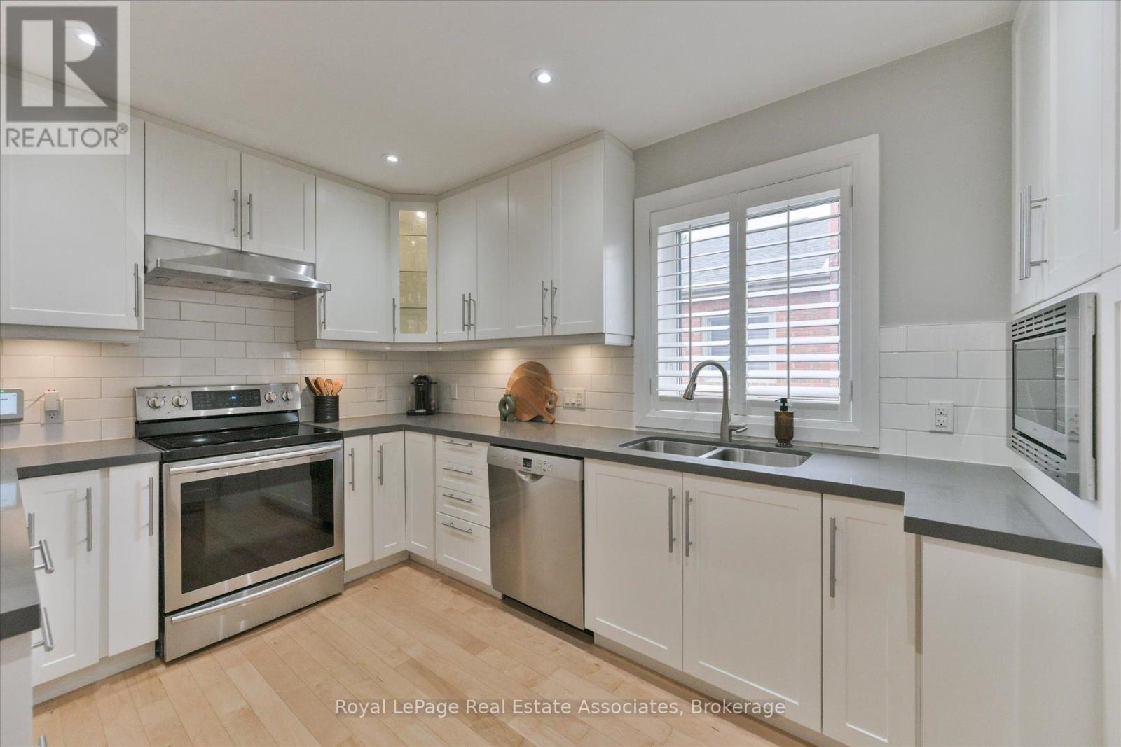 41 Ashbourne Drive, Toronto, Ontario  M9B 4H3 - Photo 13 - W13666496