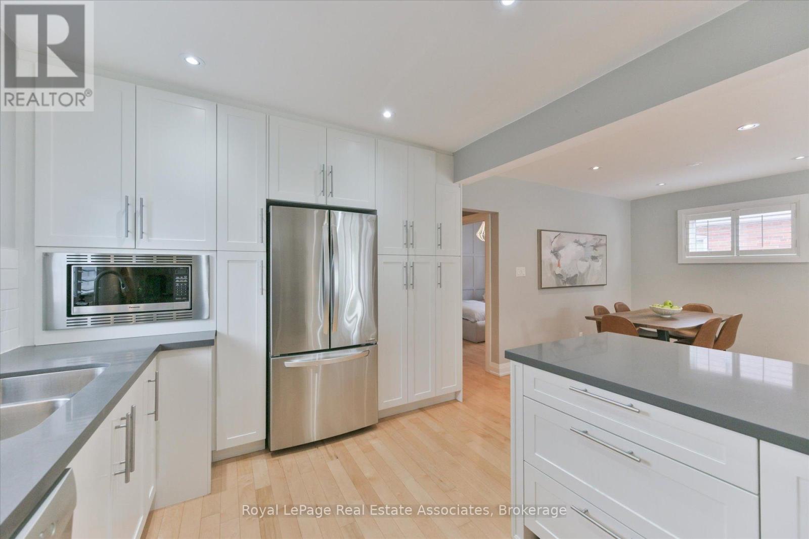 41 Ashbourne Drive, Toronto, Ontario  M9B 4H3 - Photo 14 - W13666496