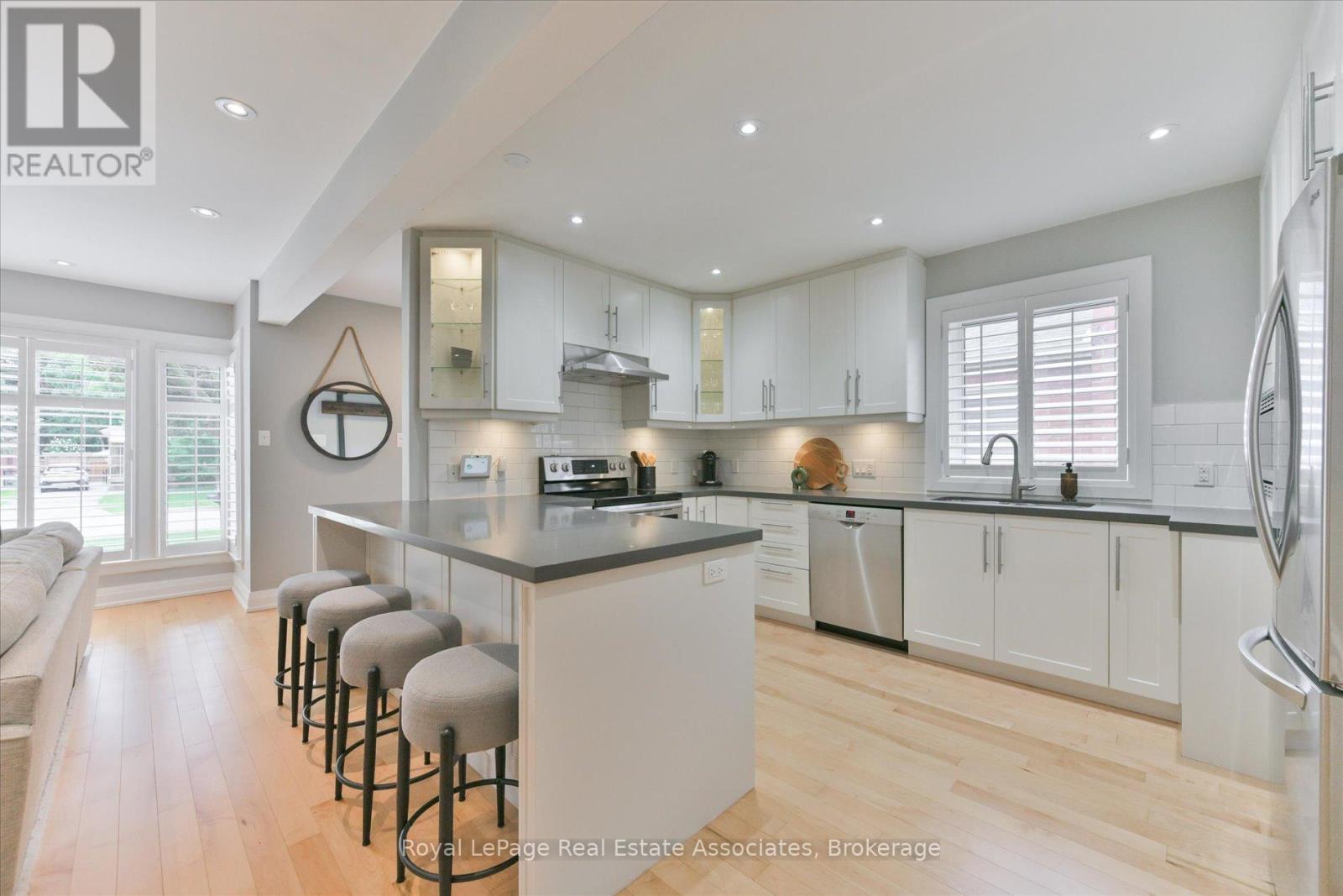 41 Ashbourne Drive, Toronto, Ontario  M9B 4H3 - Photo 16 - W13666496