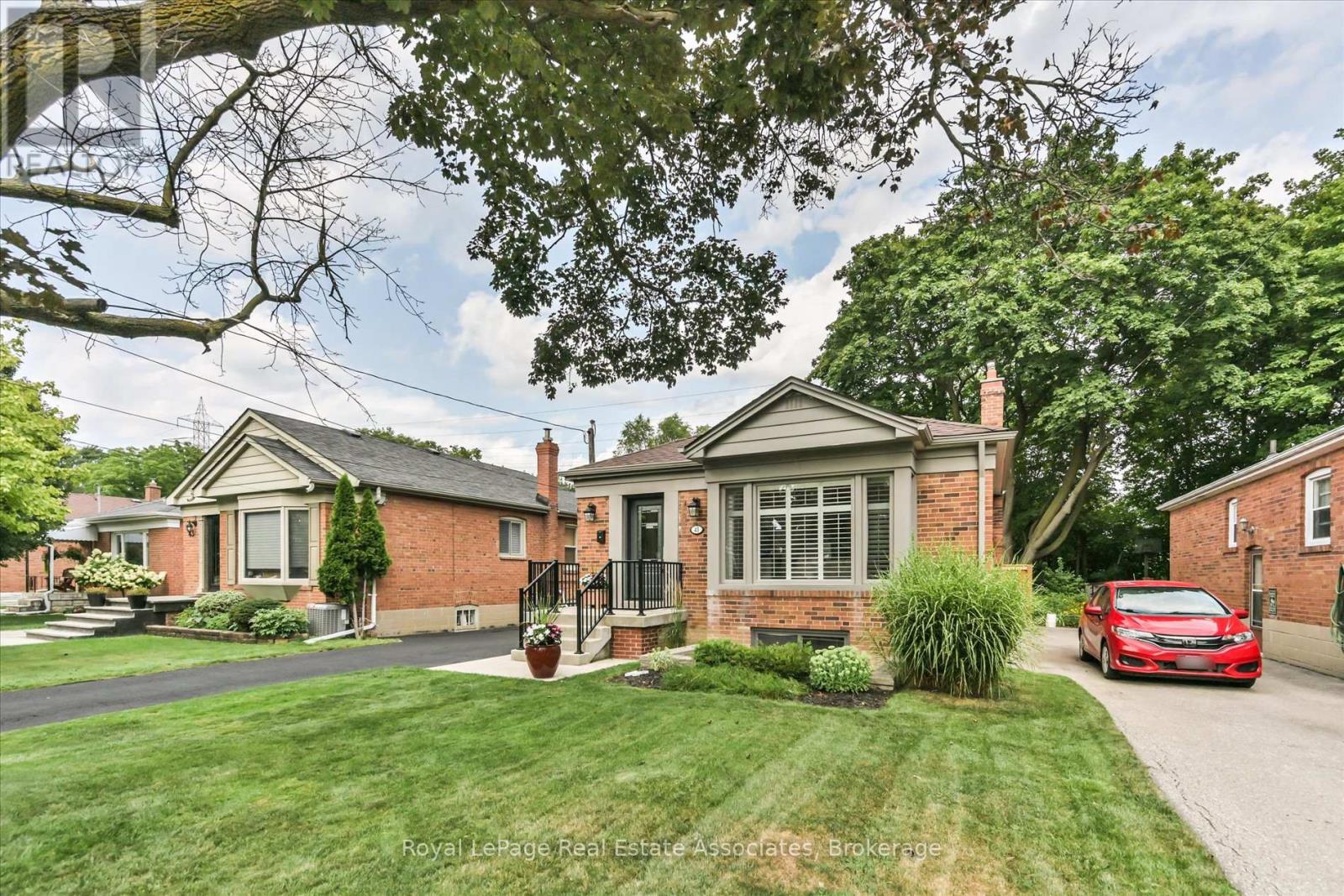41 Ashbourne Drive, Toronto, Ontario  M9B 4H3 - Photo 2 - W13666496