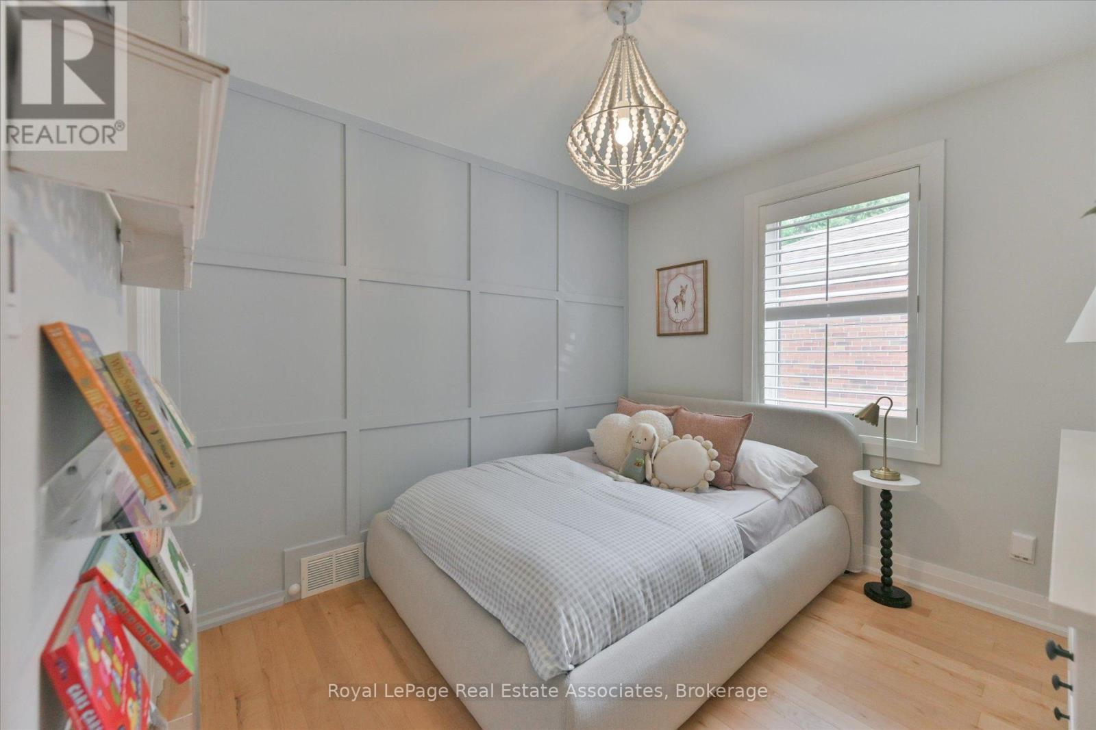 41 Ashbourne Drive, Toronto, Ontario  M9B 4H3 - Photo 20 - W13666496