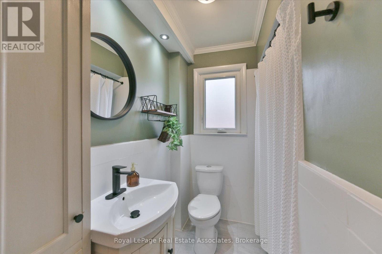 41 Ashbourne Drive, Toronto, Ontario  M9B 4H3 - Photo 22 - W13666496