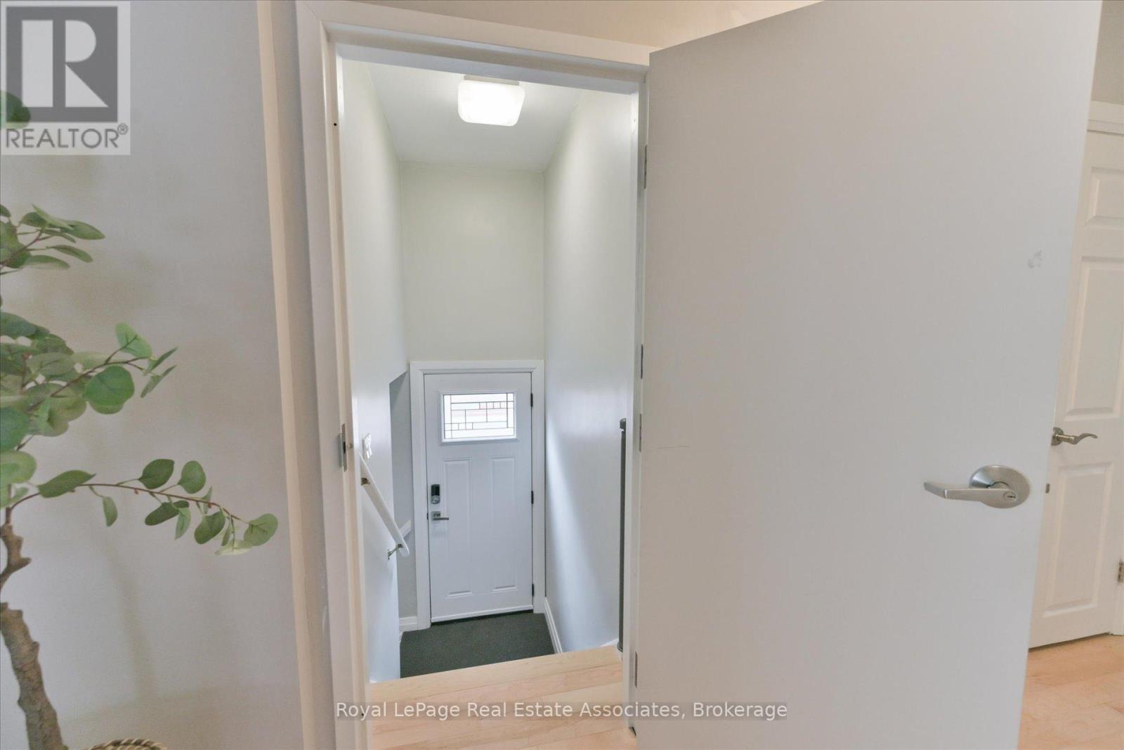 41 Ashbourne Drive, Toronto, Ontario  M9B 4H3 - Photo 23 - W13666496