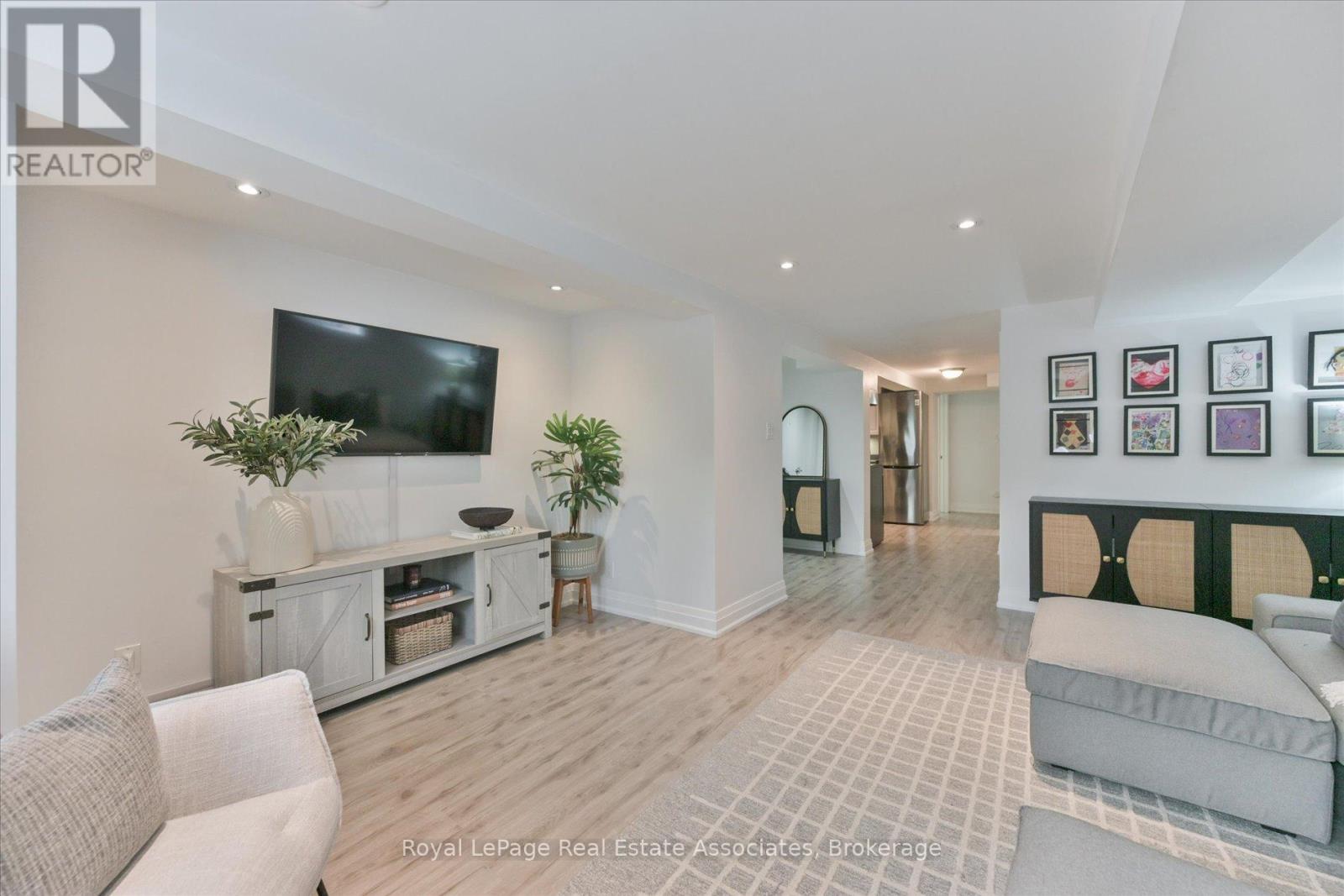 41 Ashbourne Drive, Toronto, Ontario  M9B 4H3 - Photo 27 - W13666496