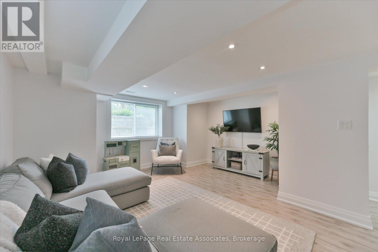 41 Ashbourne Drive, Toronto, Ontario  M9B 4H3 - Photo 28 - W13666496