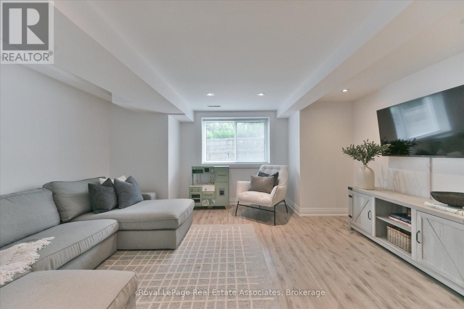 41 Ashbourne Drive, Toronto, Ontario  M9B 4H3 - Photo 29 - W13666496