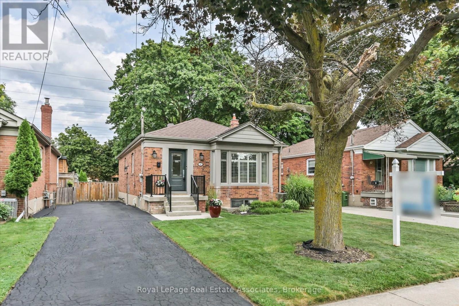 41 Ashbourne Drive, Toronto, Ontario  M9B 4H3 - Photo 3 - W13666496