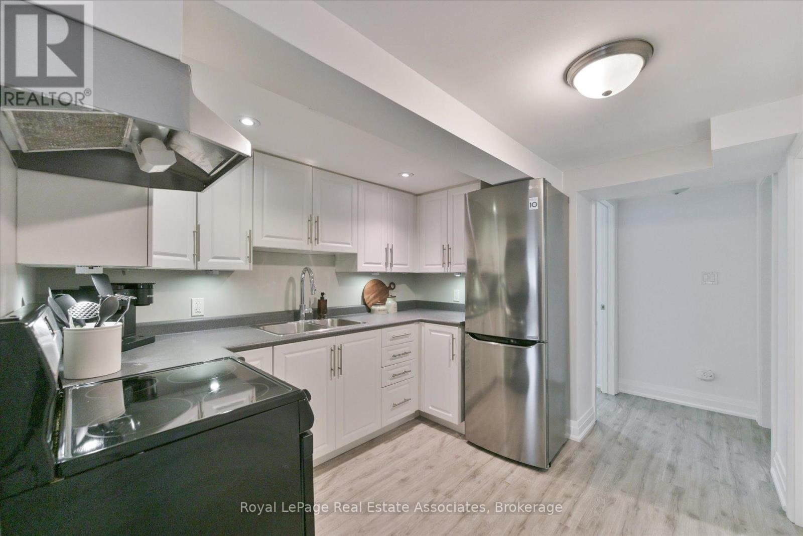 41 Ashbourne Drive, Toronto, Ontario  M9B 4H3 - Photo 30 - W13666496