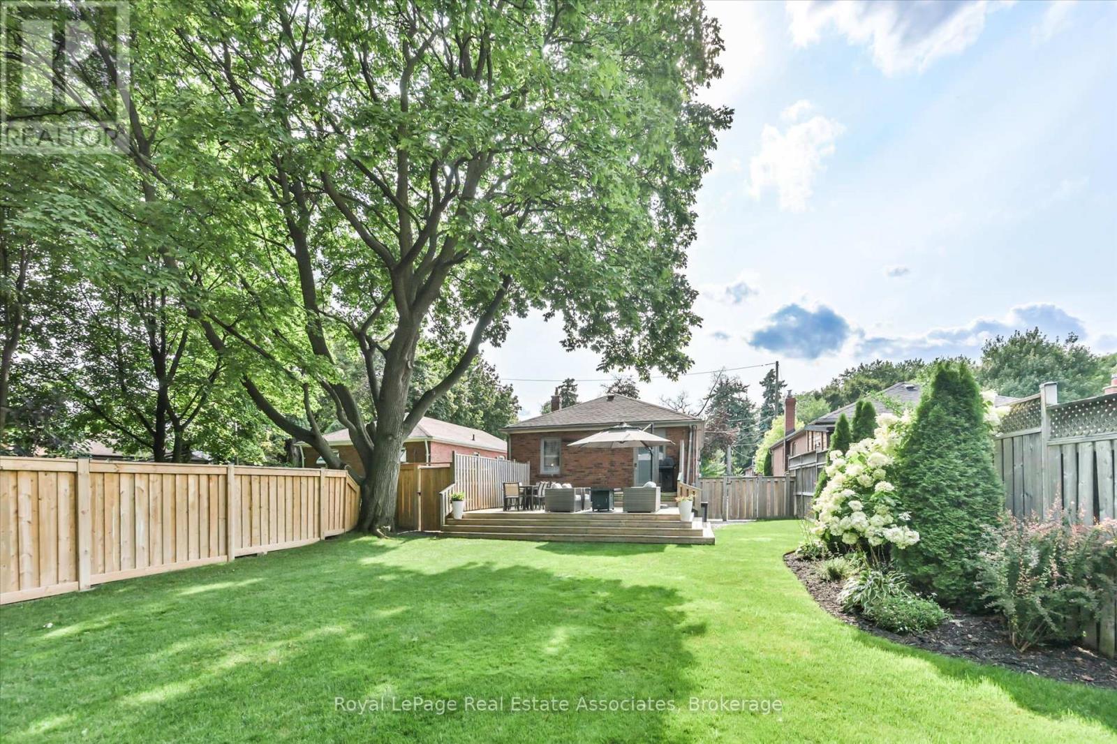 41 Ashbourne Drive, Toronto, Ontario  M9B 4H3 - Photo 44 - W13666496