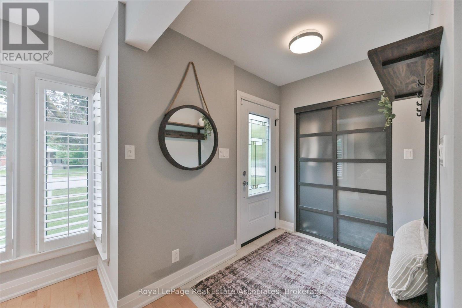 41 Ashbourne Drive, Toronto, Ontario  M9B 4H3 - Photo 5 - W13666496