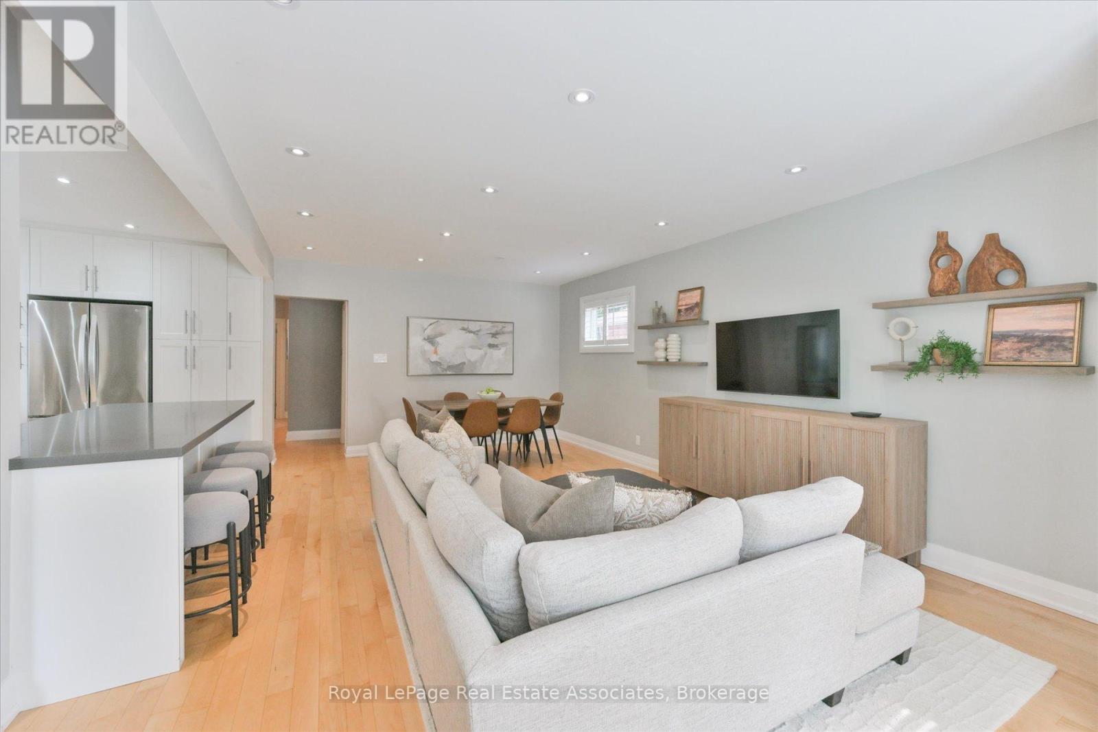 41 Ashbourne Drive, Toronto, Ontario  M9B 4H3 - Photo 7 - W13666496