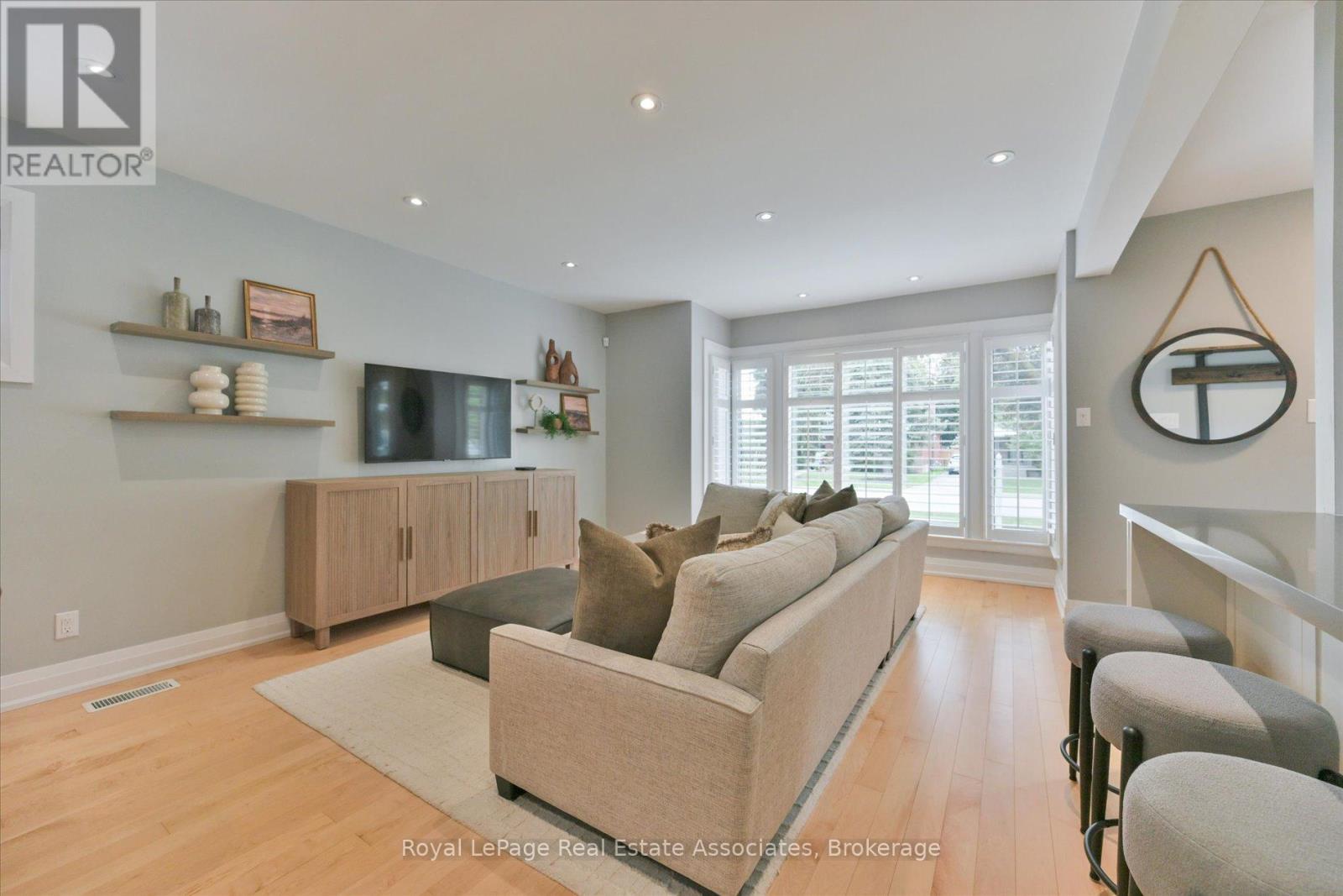 41 Ashbourne Drive, Toronto, Ontario  M9B 4H3 - Photo 9 - W13666496