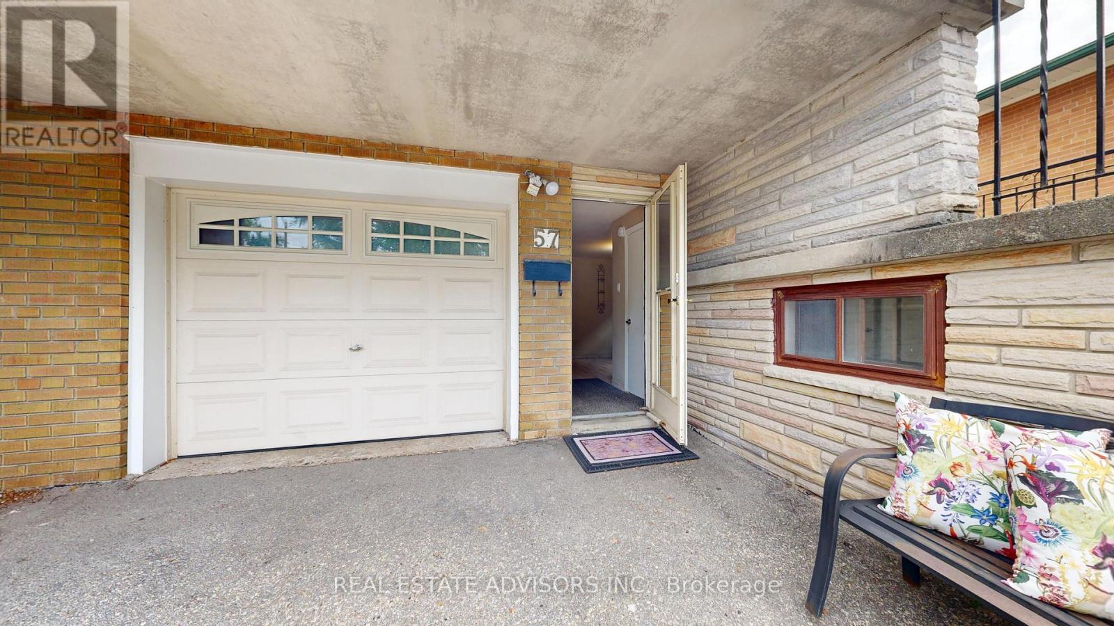 57 Hucknall Road, Toronto, Ontario  M3J 1W1 - Photo 2 - W13666516