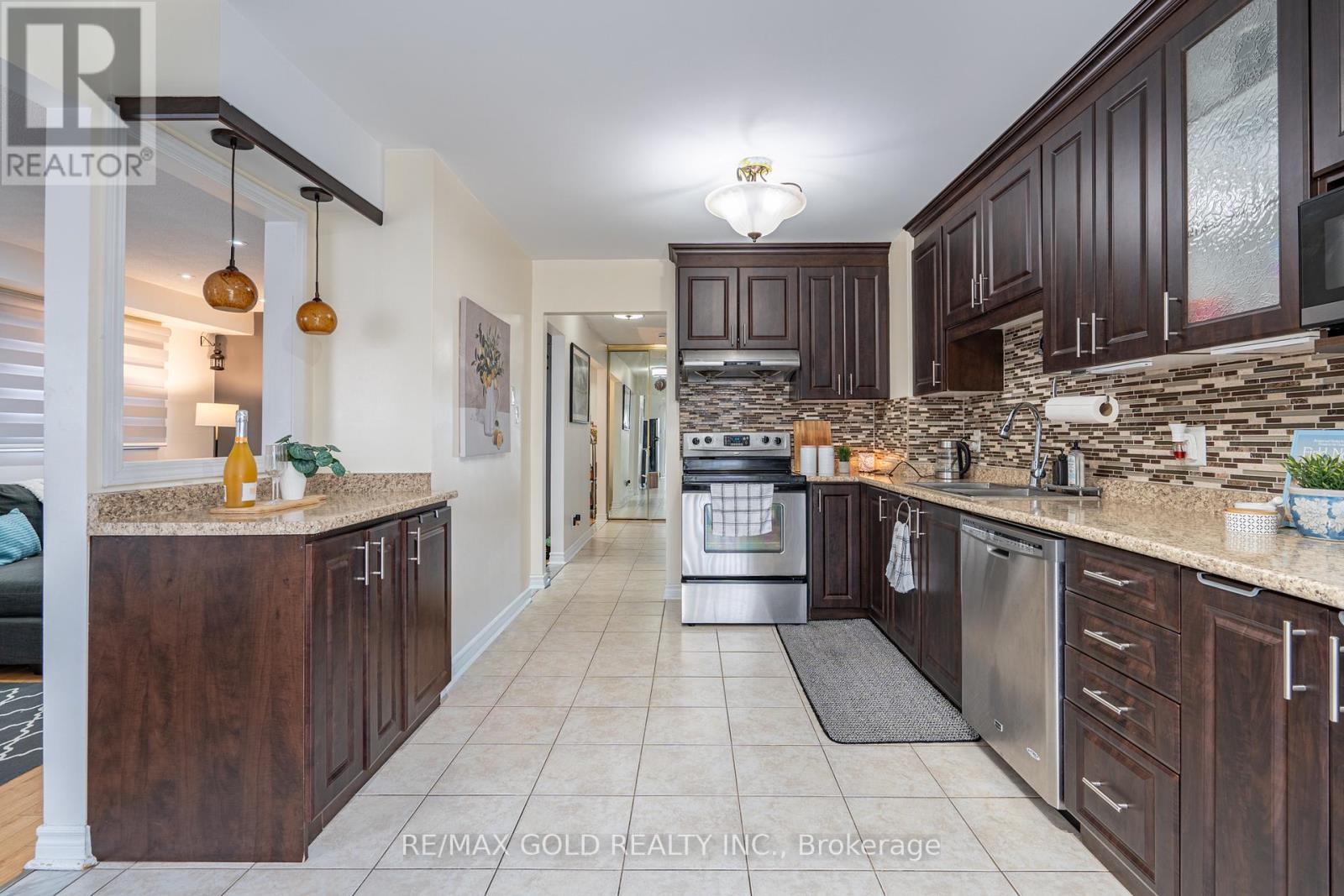 86 Whitehaven Drive, Brampton, Ontario L6Z 2R4 - Photo 13 - W13666534