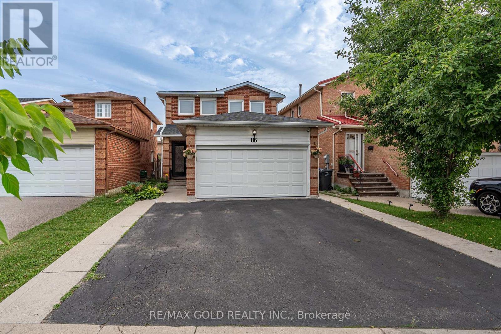 86 Whitehaven Drive, Brampton, Ontario L6Z 2R4 - Photo 2 - W13666534