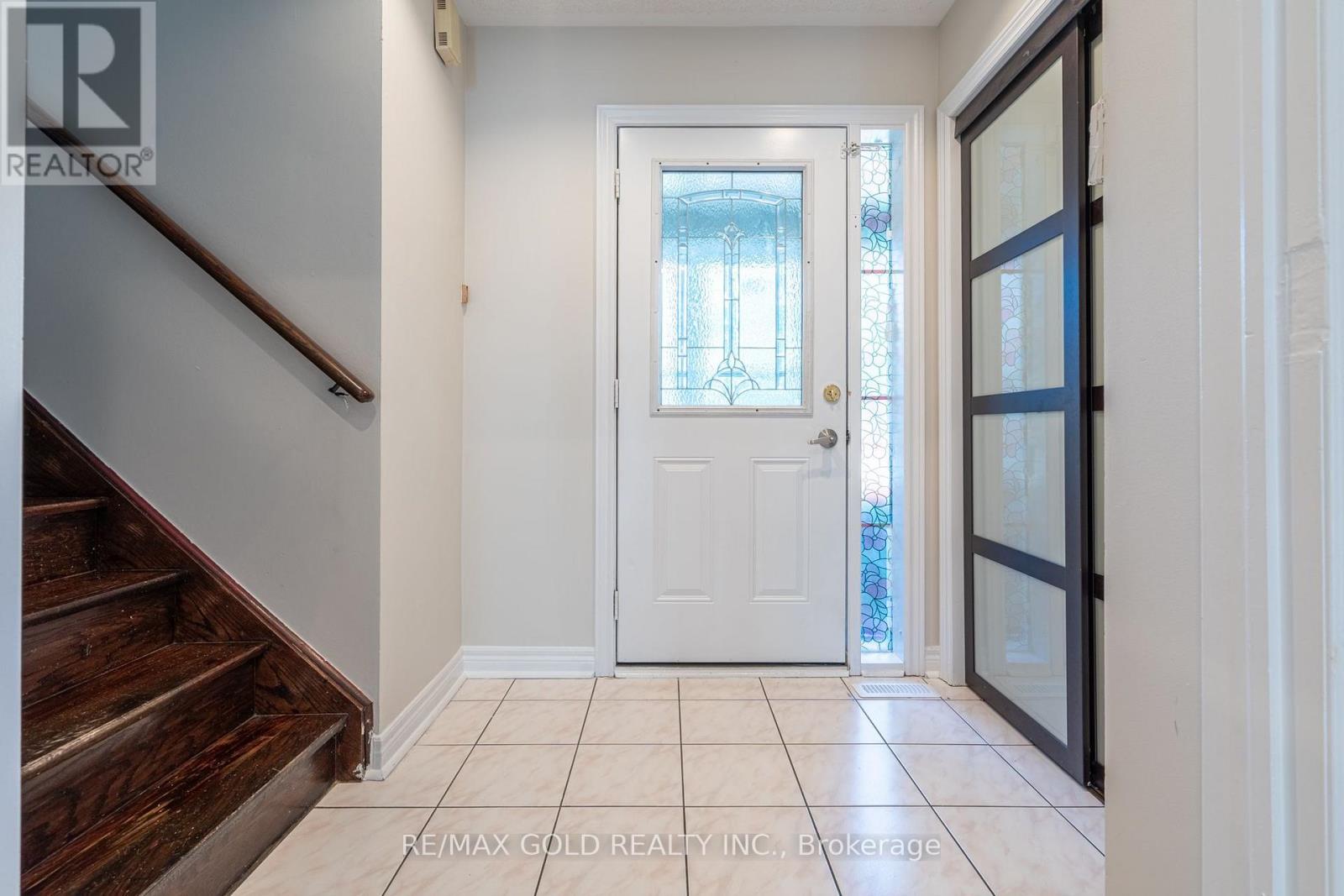 121 Bighorn Crescent, Brampton, Ontario L6R 1G2 - Photo 2 - W13666566