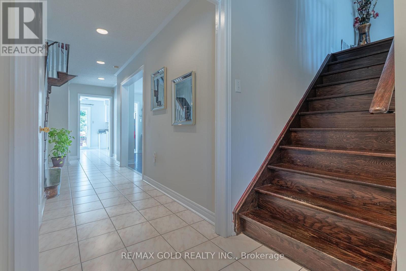 121 Bighorn Crescent, Brampton, Ontario L6R 1G2 - Photo 3 - W13666566