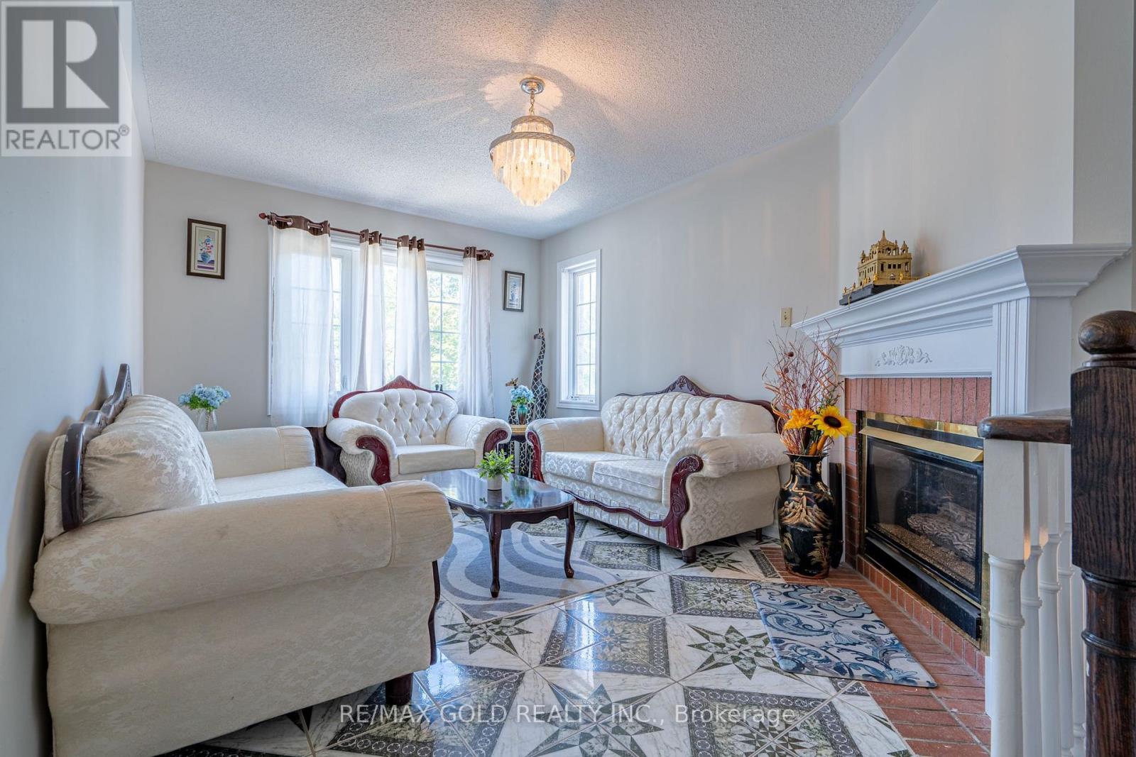 121 Bighorn Crescent, Brampton, Ontario L6R 1G2 - Photo 4 - W13666566