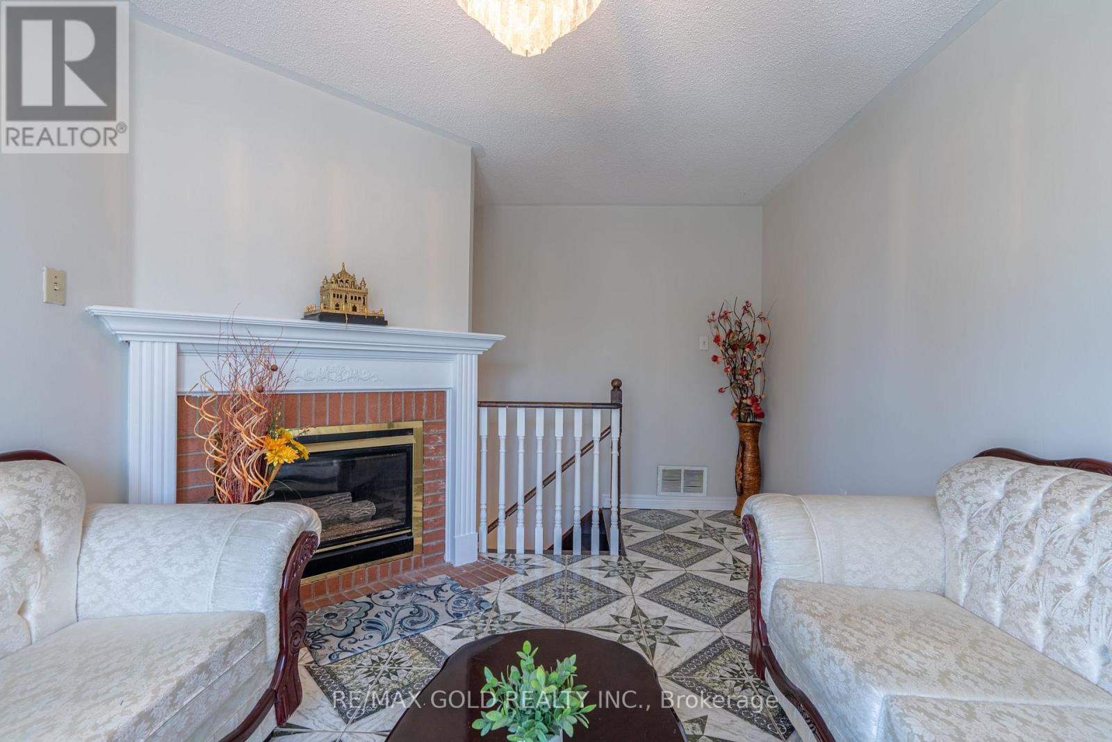 121 Bighorn Crescent, Brampton, Ontario L6R 1G2 - Photo 5 - W13666566