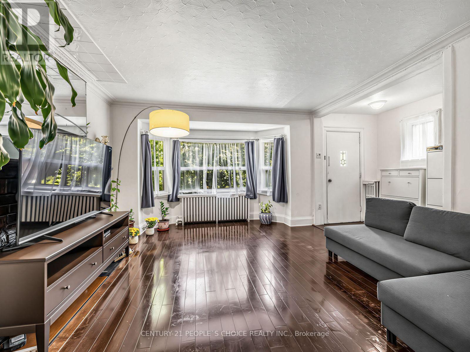 52 Seventeenth Street, Toronto, Ontario M8V 3K2 - Photo 4 - W13666610