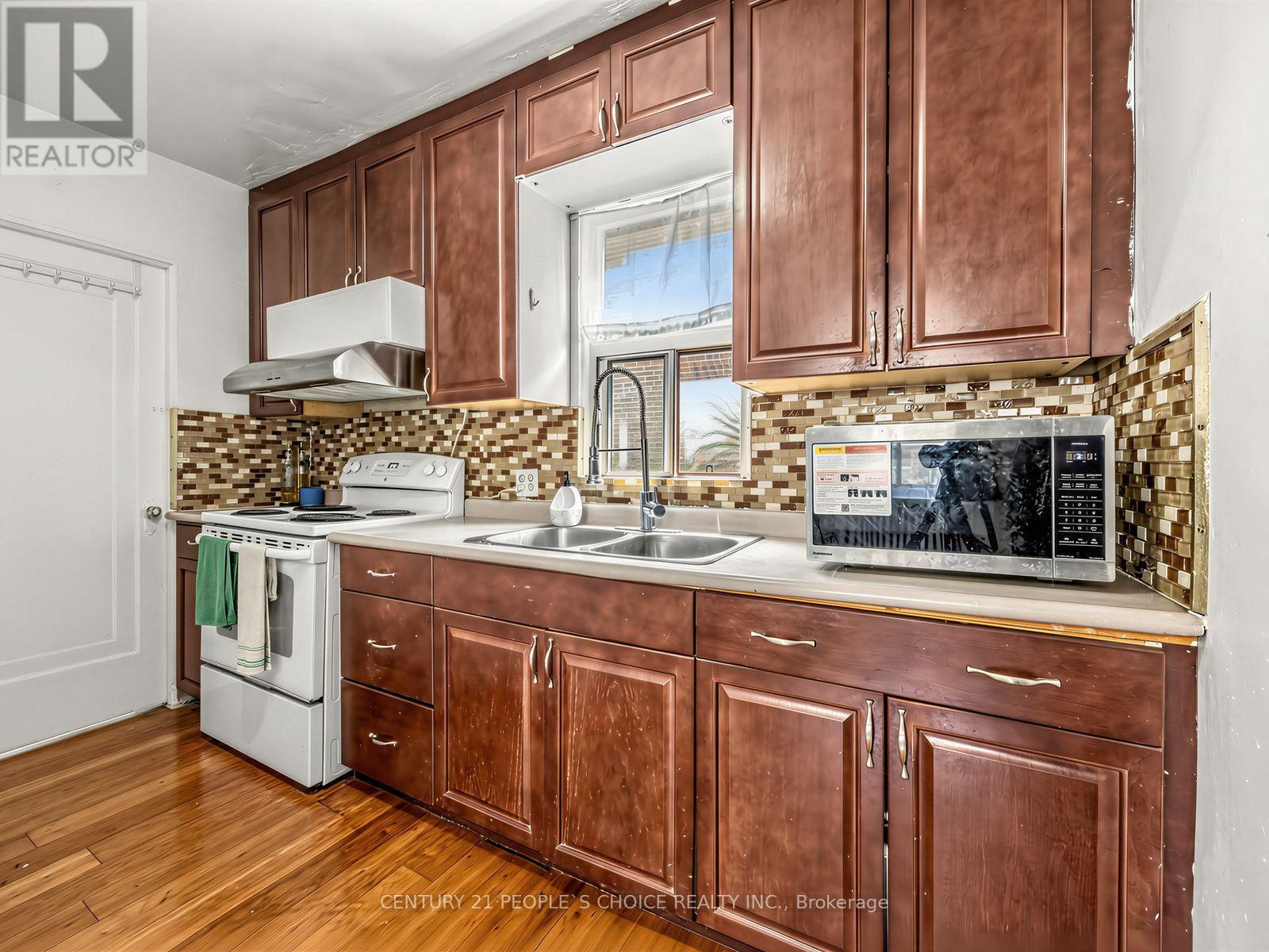 52 Seventeenth Street, Toronto, Ontario M8V 3K2 - Photo 8 - W13666610
